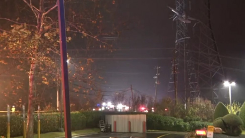 Photo of video | Întreruperi masive de curent electric în apropiere de Washington, după prăbușirea unui avion peste mai multe linii electrice